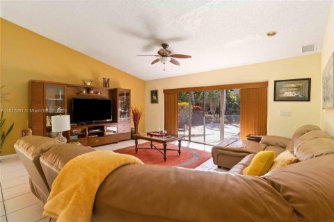 House in Plantation, Florida 4 bedrooms, 279.54 sq.m. № 1804316 - photo 20