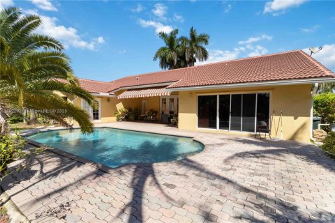 House in Plantation, Florida 4 bedrooms, 279.54 sq.m. № 1804316 - photo 4
