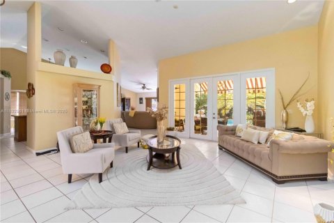 House in Plantation, Florida 4 bedrooms, 279.54 sq.m. № 1804316 - photo 18