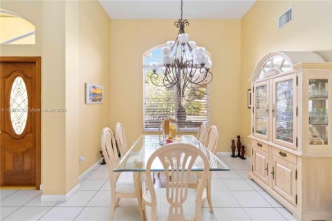 House in Plantation, Florida 4 bedrooms, 279.54 sq.m. № 1804316 - photo 8