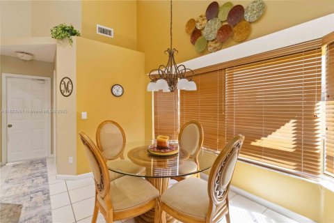 House in Plantation, Florida 4 bedrooms, 279.54 sq.m. № 1804316 - photo 29