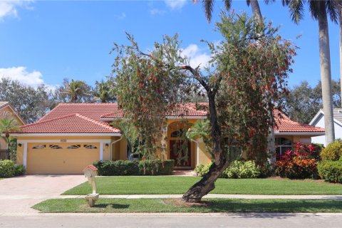 House in Plantation, Florida 4 bedrooms, 279.54 sq.m. № 1804316 - photo 2