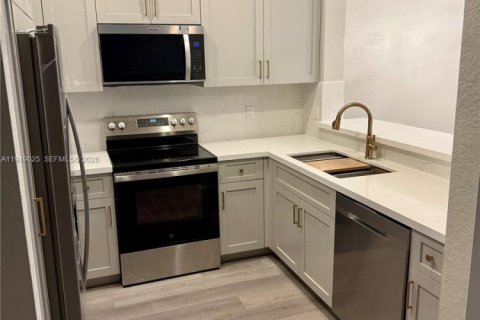 Снять в аренду таунхаус в Мирамар, Флорида 3 спальни, 151.24м2, № 2004846 - фото 5