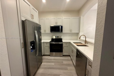 Снять в аренду таунхаус в Мирамар, Флорида 3 спальни, 151.24м2, № 2004846 - фото 2