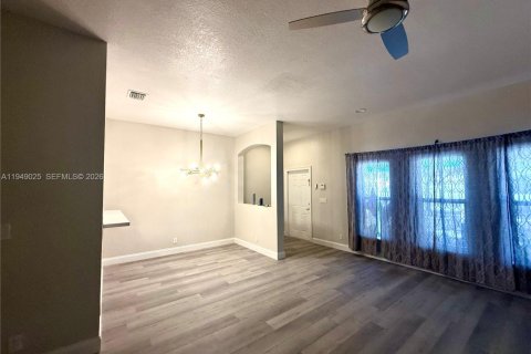 Снять в аренду таунхаус в Мирамар, Флорида 3 спальни, 151.24м2, № 2004846 - фото 7