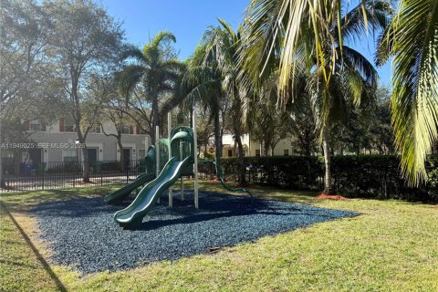 Снять в аренду таунхаус в Мирамар, Флорида 3 спальни, 151.24м2, № 2004846 - фото 23