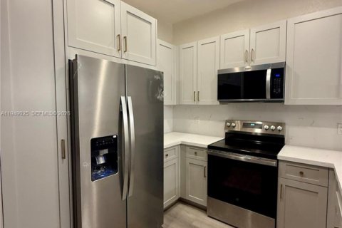 Снять в аренду таунхаус в Мирамар, Флорида 3 спальни, 151.24м2, № 2004846 - фото 3