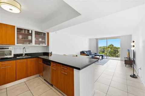 Condo in Miami, Florida, 1 bedroom  № 1956058 - photo 2