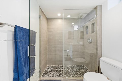 Condo in Miami, Florida, 1 bedroom  № 1956058 - photo 14