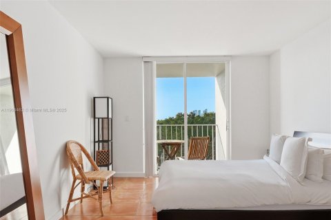 Condo in Miami, Florida, 1 bedroom  № 1956058 - photo 10