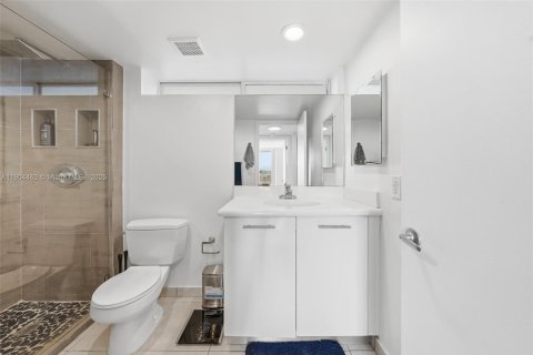 Condo in Miami, Florida, 1 bedroom  № 1956058 - photo 13