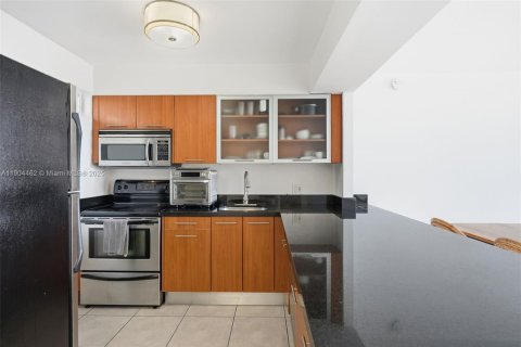 Condo in Miami, Florida, 1 bedroom  № 1956058 - photo 15