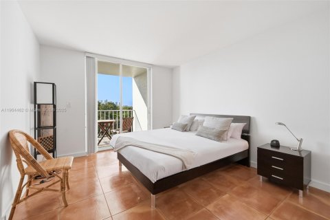 Condo in Miami, Florida, 1 bedroom  № 1956058 - photo 3