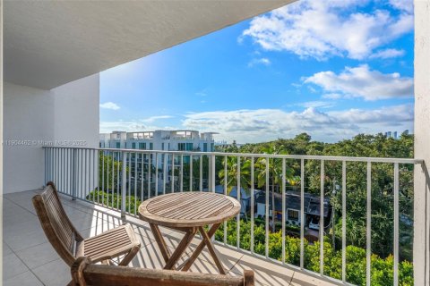Condo in Miami, Florida, 1 bedroom  № 1956058 - photo 1