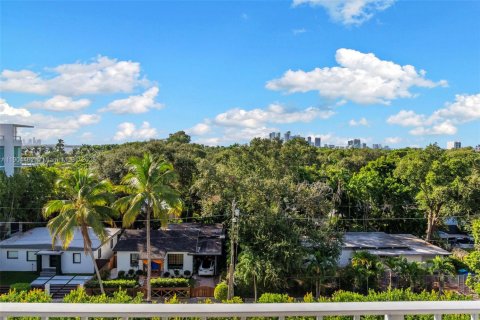 Condo in Miami, Florida, 1 bedroom  № 1956058 - photo 27