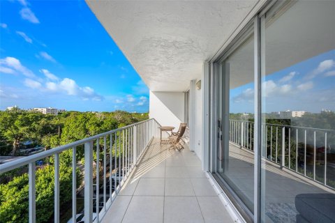 Condo in Miami, Florida, 1 bedroom  № 1956058 - photo 12