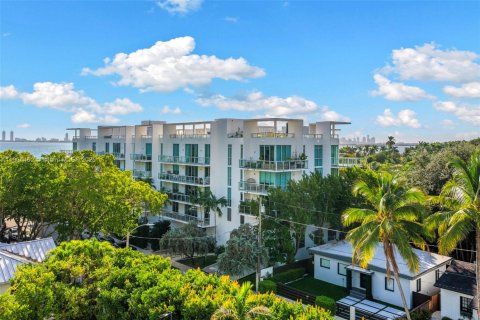 Condo in Miami, Florida, 1 bedroom  № 1956058 - photo 24