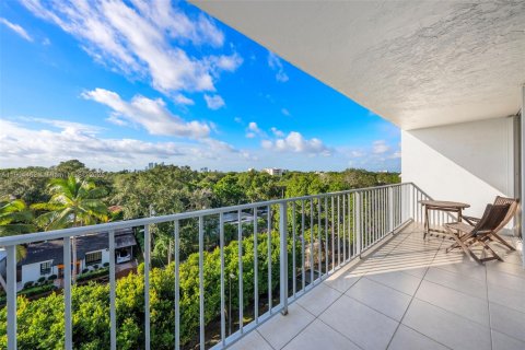 Condo in Miami, Florida, 1 bedroom  № 1956058 - photo 9