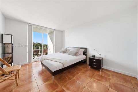 Condo in Miami, Florida, 1 bedroom  № 1956058 - photo 11