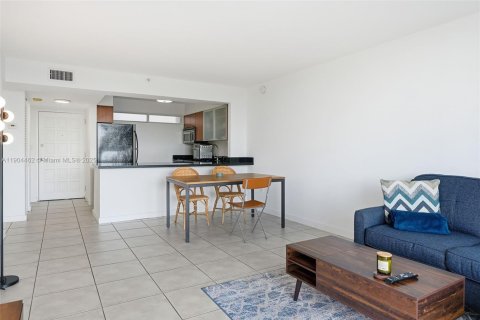 Condo in Miami, Florida, 1 bedroom  № 1956058 - photo 5