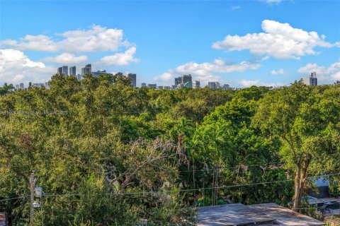 Condo in Miami, Florida, 1 bedroom  № 1956058 - photo 22