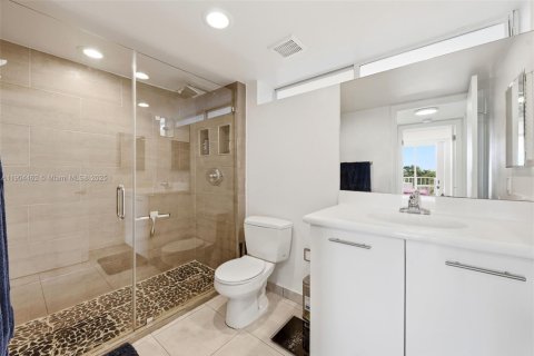 Condo in Miami, Florida, 1 bedroom  № 1956058 - photo 4