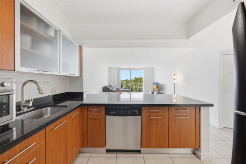Condo in Miami, Florida, 1 bedroom  № 1956058 - photo 16
