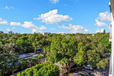 Condo in Miami, Florida, 1 bedroom  № 1956058 - photo 25
