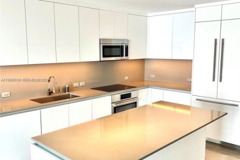 Снять в аренду кондоминиум в Майами, Флорида 1 спальня, № 1995875 - фото 2