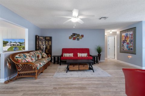 Villa ou maison à vendre à Spring Hill, Floride: 3 chambres, 129.88 m2 № 2102982 - photo 10