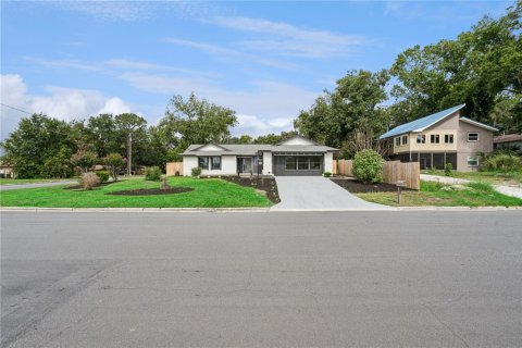 House in Clermont, Florida 4 bedrooms, 171.5 sq.m. № 2210389 - photo 2