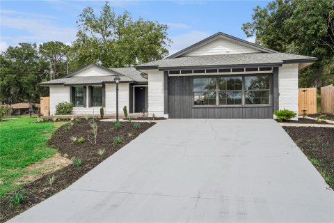 House in Clermont, Florida 4 bedrooms, 171.5 sq.m. № 2210389