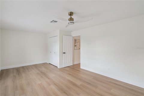 House in Clermont, Florida 4 bedrooms, 171.5 sq.m. № 2210389 - photo 19