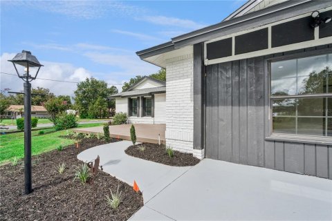 House in Clermont, Florida 4 bedrooms, 171.5 sq.m. № 2210389 - photo 4