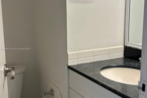 Condo in Deerfield Beach, Florida, 1 bedroom  № 1739477 - photo 12