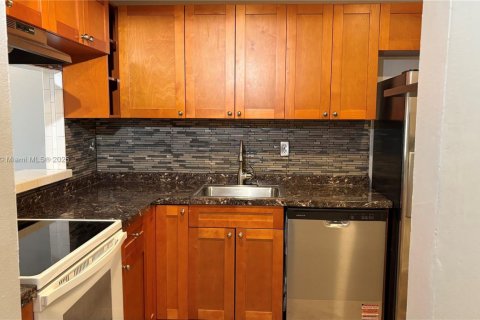 Condo in Deerfield Beach, Florida, 1 bedroom  № 1739477 - photo 8