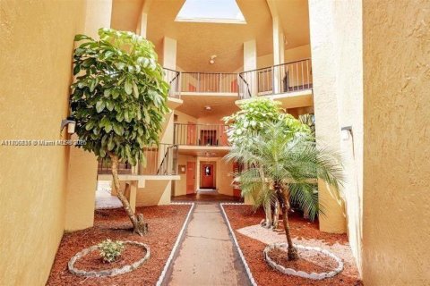 Condo in Deerfield Beach, Florida, 1 bedroom  № 1739477 - photo 4