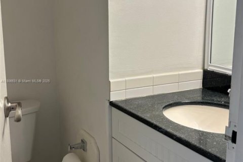 Condo in Deerfield Beach, Florida, 1 bedroom  № 1739477 - photo 11