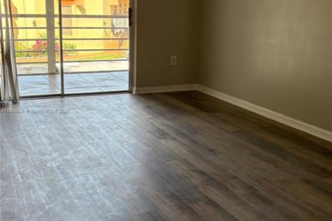 Condo in Deerfield Beach, Florida, 1 bedroom  № 1739477 - photo 21