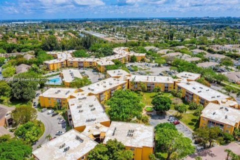 Condo in Deerfield Beach, Florida, 1 bedroom  № 1739477 - photo 1