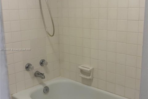 Condo in Deerfield Beach, Florida, 1 bedroom  № 1739477 - photo 15