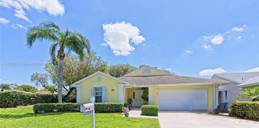 House in Homestead, Florida 2 bedrooms, 129.78 sq.m. № 1740071