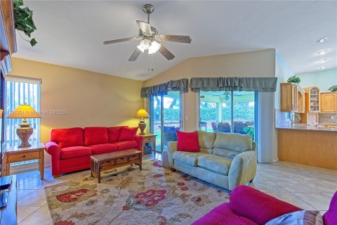 House in Homestead, Florida 2 bedrooms, 129.78 sq.m. № 1740071 - photo 3
