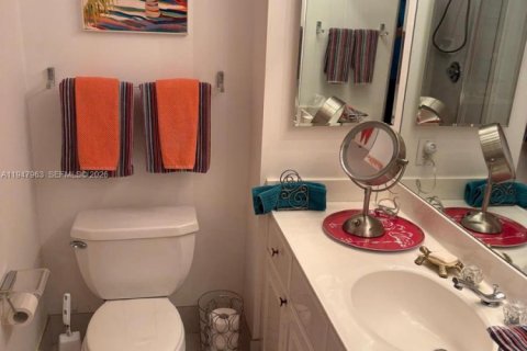 Condo in Aventura, Florida, 2 bedrooms  № 2004043 - photo 18