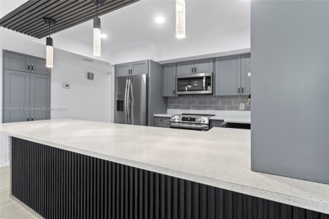 Casa en venta en Tampa, Florida, 3 dormitorios, 180.6 m2 № 1939263 - foto 25