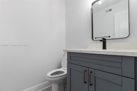 Casa en venta en Tampa, Florida, 3 dormitorios, 180.6 m2 № 1939263 - foto 14