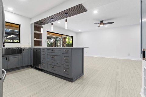 Casa en venta en Tampa, Florida, 3 dormitorios, 180.6 m2 № 1939263 - foto 21