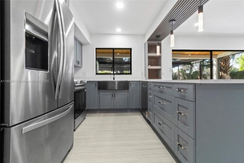 Casa en venta en Tampa, Florida, 3 dormitorios, 180.6 m2 № 1939263 - foto 22