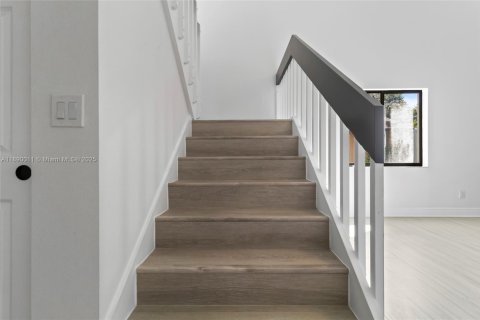 Casa en venta en Tampa, Florida, 3 dormitorios, 180.6 m2 № 1939263 - foto 29