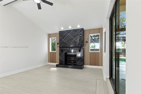Casa en venta en Tampa, Florida, 3 dormitorios, 180.6 m2 № 1939263 - foto 18